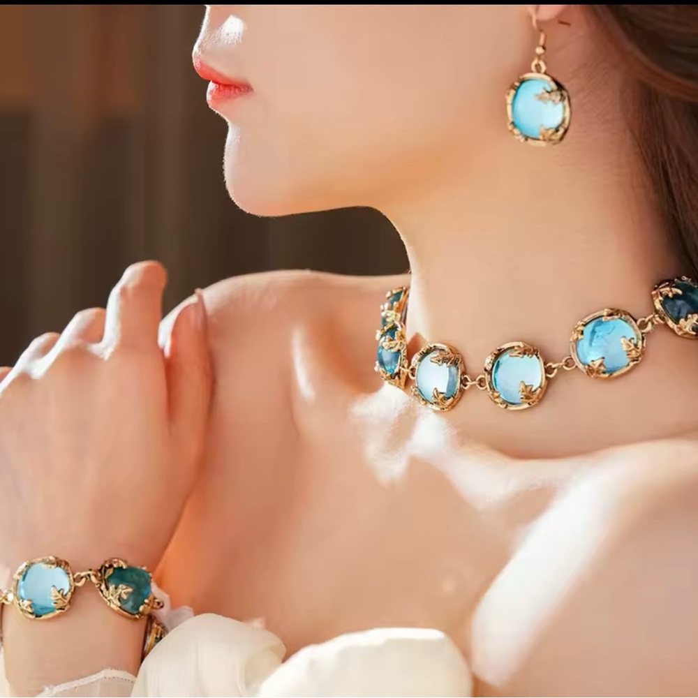 Elegant Tiffany Blue Bridal Set With Gold Accents Perfect For Special Day